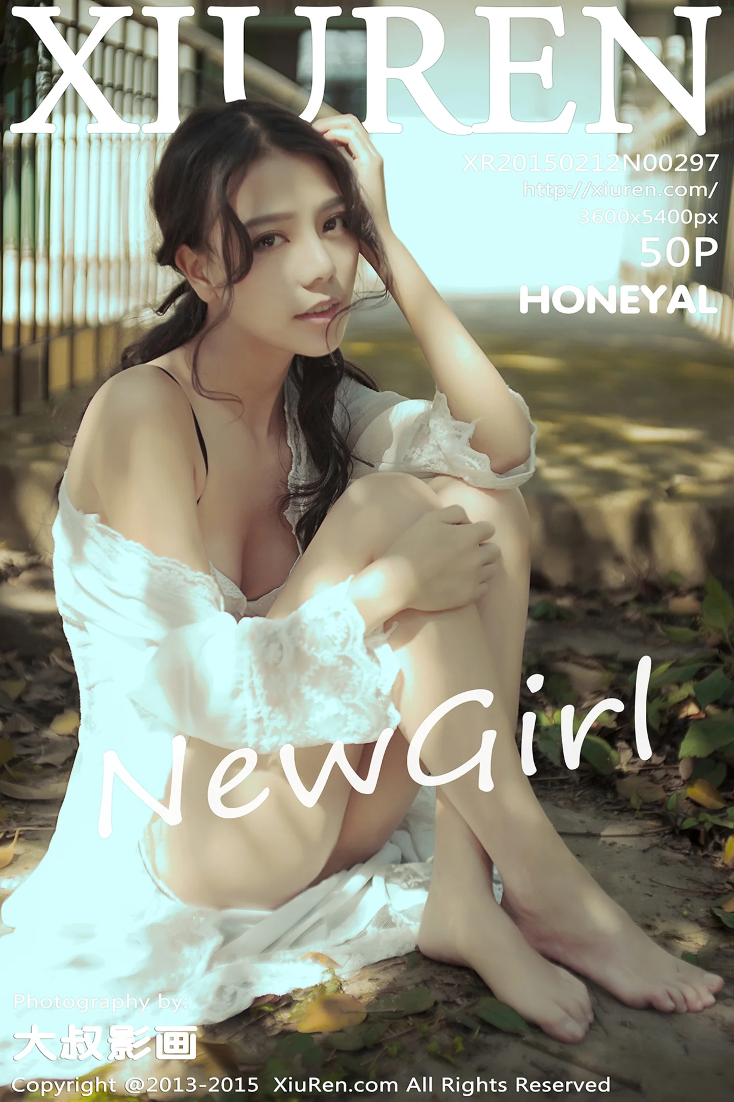 [XiuRen秀人网]No.297_性感女神HONEYAL书本挡胸半裸秀豪乳完美诱惑写真50P-秀人网 - XiuRen.Pro